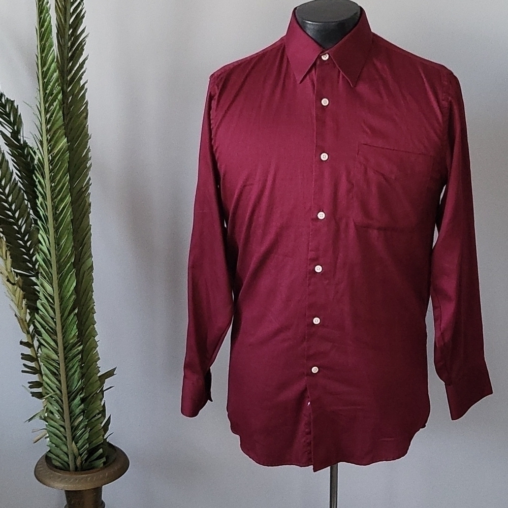 Linea Uomo plum colored long sleeve wrinkle resistant dress shirt